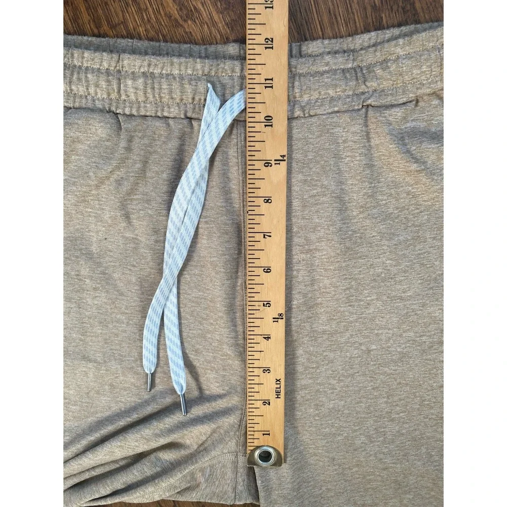 Vuori Sunday Performance Joggers Mens Medium Biscotti Sweatpants Athleisure V416
